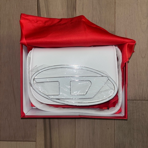 Handbags - White Handbag with Red Accents